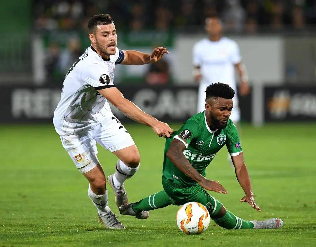 防守巨大的 防守巨大的